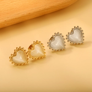 Boucles d'oreilles cœur vintage en pierre œil de chat avec bordure perlée dorée