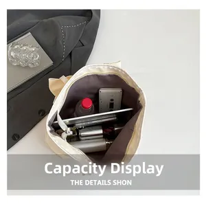 Draufsicht auf das Innere der beigen Tragetasche mit viel Platz für Laptop und Zubehör
