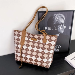 Chic large capacity tote bag with brown and white quilted pattern and leather straps