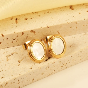 Boucles d'oreilles ovales en acier inoxydable 18K avec nacre blanche sur décor pierre