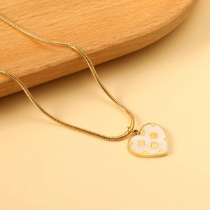 18K gold plated heart necklace with clover clover shell pendant and delicate snake chain
