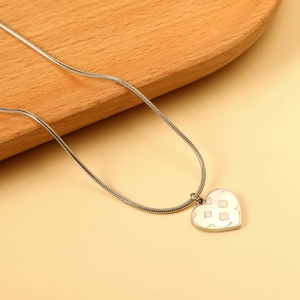 Silver snake chain heart pendant necklace with clover shell inlay and 18K gold plating