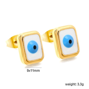 Detail van 9x11mm goud roestvrijstalen evil eye oorbellen met wit emaille