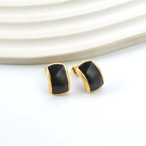 Boucles d'oreilles rectangulaires en acier inoxydable doré avec émail noir sur support