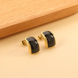 Boucles d'oreilles rectangulaires en acier inoxydable doré avec émail noir