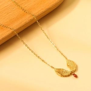 Collier avec pendentif aile d'ange plaqué or 18K et pierre précieuse rouge éclatante