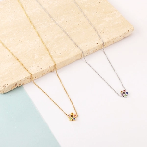Collier Pendentif Fleur En Acier Inoxydable Zircon Coloré Plaqué Or Chaîne De Clavicule Douce Bijoux Pour Femmes