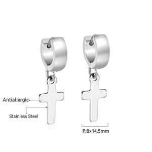 Détail de boucles d'oreilles créoles en acier inoxydable avec croix de 8x14,5 mm