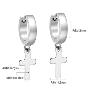 Dimensions détaillées des boucles d'oreilles créoles en acier avec pendentif croix