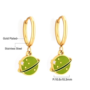 Boucles d'oreilles créoles en acier doré avec pendentifs planète en émail vert