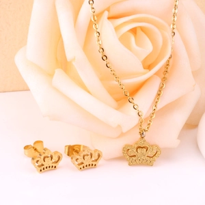 Detailed view of gold crown jewelry set with matte finish and heart hollow design