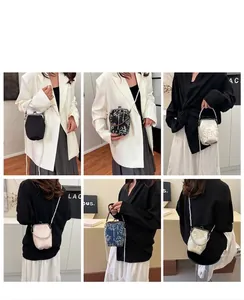 Six mini sacs brodés de style chinois avec bandoulières élégantes en perles de nacre