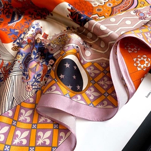 Sciarpa di seta da donna con stampe bohémien di cavalli e stelle in diversi colori