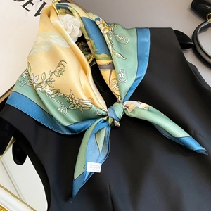 Foulard en soie 70x70cm 100% soie de mûrier avec motif floral vert et bleu pour femme