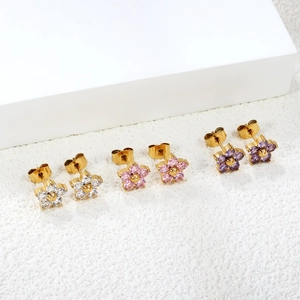 Trois paires de petites boucles d'oreilles fleurs en zircon coloré et acier inoxydable