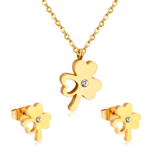 Set gioielli trifoglio dorato con collana e orecchini dal design a cuore vuoto