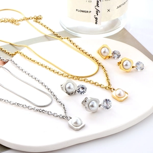 Double-layer stainless steel necklace and pearl earrings jewelry set in gold and silver