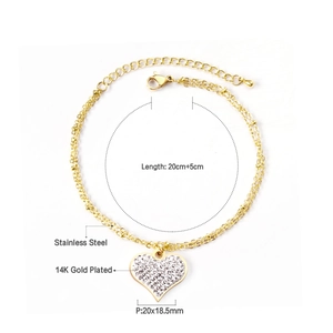 Détail du bracelet cœur en acier inoxydable plaqué or 14K avec oxydes de zirconium