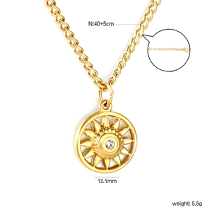 Dettaglio collana girasole oro 18k con lunghezza 40+5cm e ciondolo da 13,1 mm