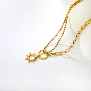 Goldene zweilagige Edelstahl-Sonnenhalskette mit Perlen und Ovalgliederketten-Design