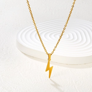 Collier minimaliste en or 18 carats avec pendentif éclair et chaîne fine pour femme