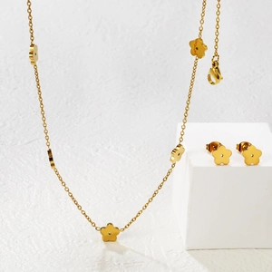 Elegant gold-tone five-petal flower necklace and stud earrings jewelry set for women
