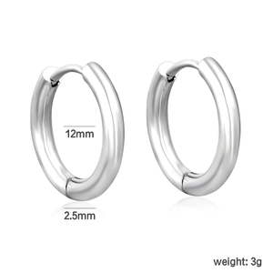 Détails de boucles d'oreilles créoles argentées de 12 mm de diamètre et 2,5 mm d'épaisseur
