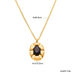 Collier en or 18k avec pendentif ovale en zircon noir et texture rayonnante sur chaîne