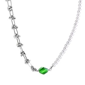 Collier en acier inoxydable avec cristal losange vert, perles blanches et maillons noués