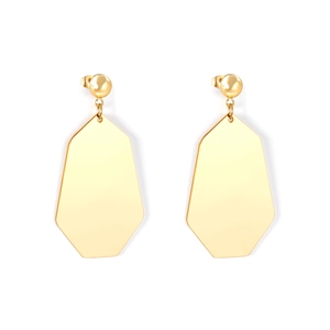 Boucles d'oreilles géométriques dorées avec pendentifs hexagonaux et clous minimalistes