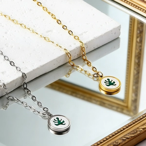 Collier Pendentif Rond Feuille De Monstera Acier Inoxydable Plaqué Or Émail Blanc Bijoux Plante Tropicale Femme