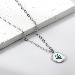Collier en acier inoxydable doré 18K avec pendentif coquille blanche et feuille verte