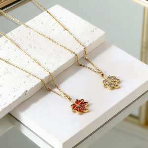 Collier Pendentif Feuille D'érable Plaqué Or 18K Acier Inoxydable Zircone Chaîne Clavicule Bijoux Élégants Pour Femmes