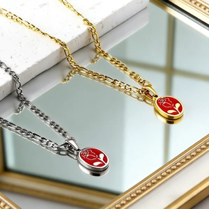 Edelstahl 18K Vergoldete Halskette Ovaler Roter Emaille Rosenblüten Anhänger Figaro Kette Vintage Schmuck Für Damen