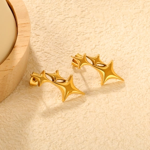 Boucles d'oreilles grimpantes minimalistes en acier inoxydable doré 18 carats avec étoiles