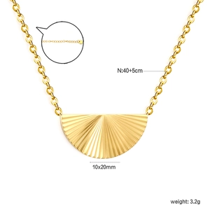 Collier doré en acier inoxydable avec pendentif coquillage soleil et chaîne ajustable