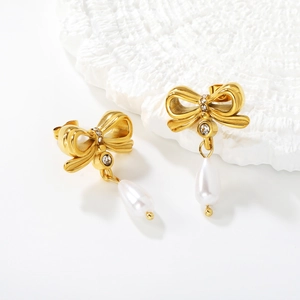 Élégantes boucles d'oreilles papillon en or 18k avec strass et perles gouttes d'eau