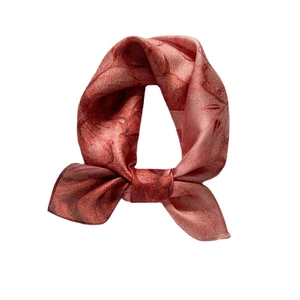 Élégant foulard en soie à fleurs pour femmes en rouge et rose avec un nœud papillon