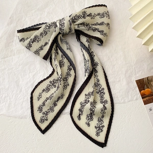 Pleated narrow silk scarf with retro black floral print and contrast border trim