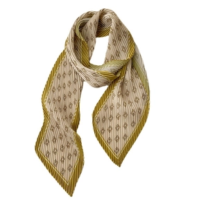Foulard plissé tendance avec imprimé géométrique vert olive sur tissu beige