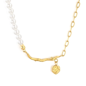 Elegant pearl and gold rose pendant necklace with unique branch拼接 design for women