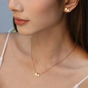 Collier Pendentif Abeille Dessin Animé Et Boucles D'oreilles Acier Inoxydable Émail Bijoux Animaux Pour Femmes Filles Simple Élégant
