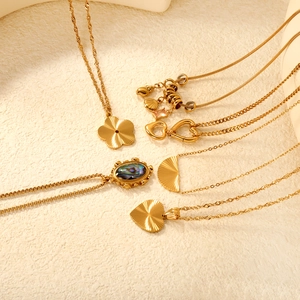 Mode Damen Edelstahl Vergoldet Halskette Mit Herz Muschel Blume Geometrischen Anhängern Minimalistischer Schmuck