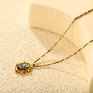 Collier en acier inoxydable doré 18 carats avec pendentif ovale en nacre d'abalone