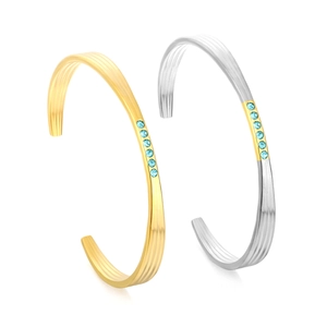 Ensemble de bracelets joncs plaqués or et argent avec cristaux bleus et texture rayée