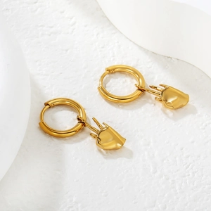 Orecchini a cerchio minimalisti in acciaio inossidabile placcati oro 18K con ciondolo