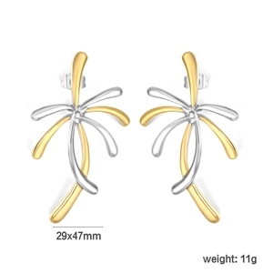 Détail de boucles d'oreilles géométriques plaquées or 18 carats de 29x47mm et 11g