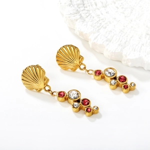 Boucles d'oreilles festonnées en acier doré 18k avec cristaux rouges et blancs élégants