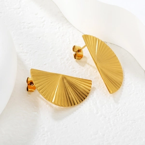 Golden fan-shaped pleated earrings in stainless steel with elegant radial texture
