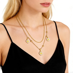 Collier Multirang Marguerite Acier Inoxydable Plaqué Or 18K Fleur Émail Chaîne De Clavicule Douce Pour Femme